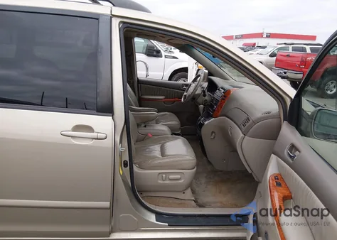 2010 Toyota Sienna Xle z USA, uszkodzony, nr VIN 5TDYK4CC4AS307258